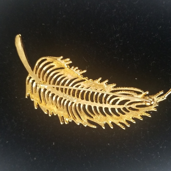 MONET Vintage Large Stylized Feather Leaf Brooch Pin - Picture 8 of 9